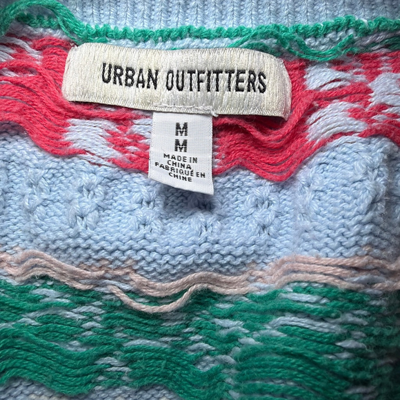 Urban Outfitters Cropped Blue strawberry sweater Vest Size Medium - Picture 4 of 7